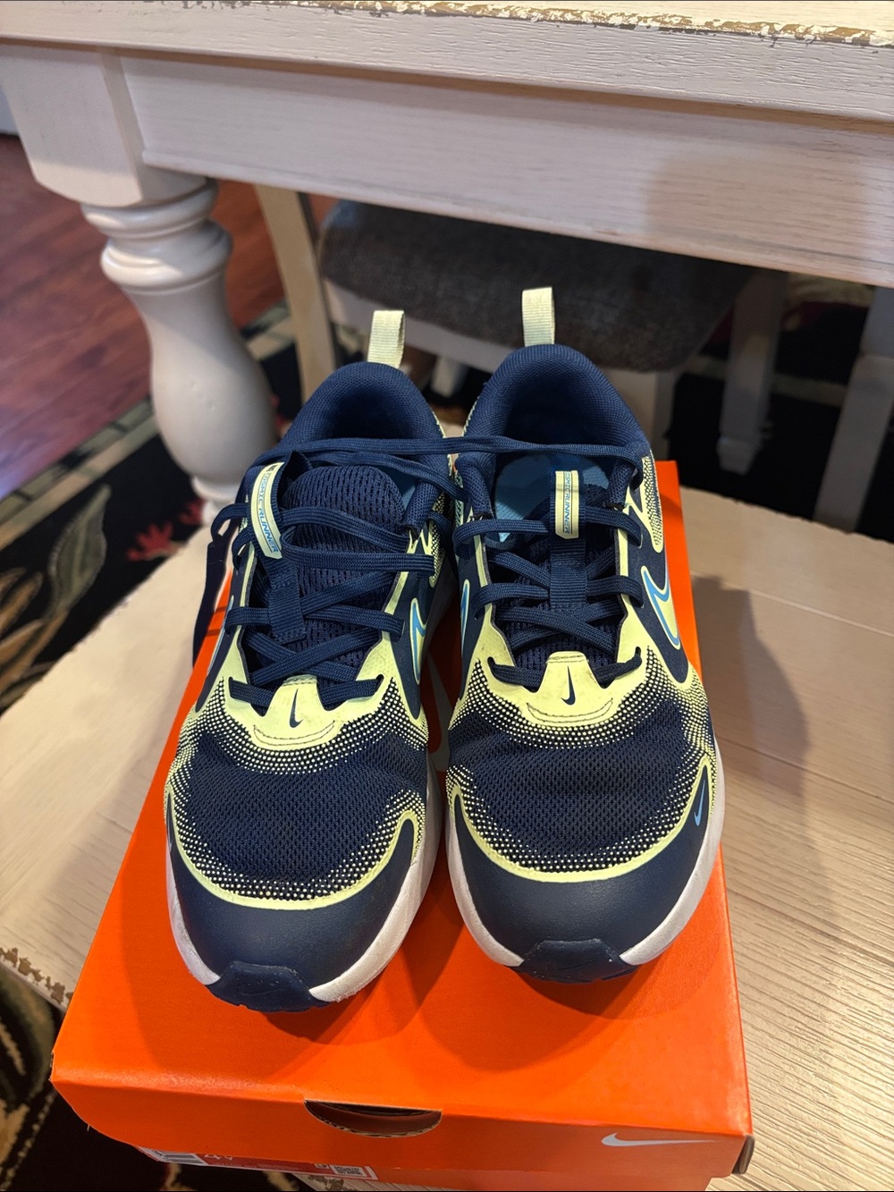 GUC Nike Cosmic Runner Sneakers Size 4.5Y - Picture 3 of 11